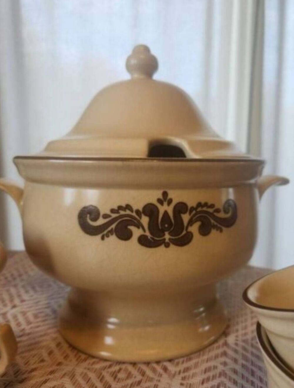 Vintage Pfaltzgraff Stonewear Soup pot - brown & cream Village pattern